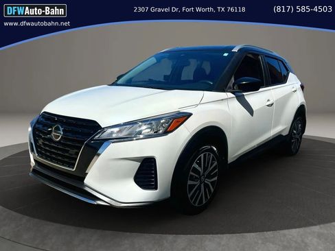 Used 2021 Nissan Kicks SV FWD image 1
