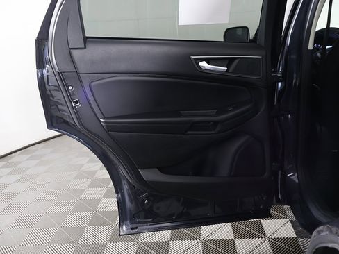 Used 2022 Ford Edge SE w/ Black Appearance Package image 21