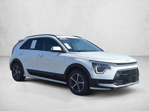 Used 2023 Kia Niro FWD image 3