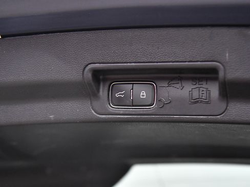 Used 2021 Ford Explorer XLT w/ Equipment Group 202A RWD image 42