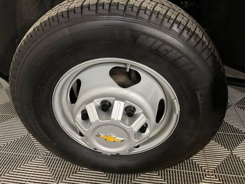 Used 2024 Chevrolet Silverado 3500 W/T image 39