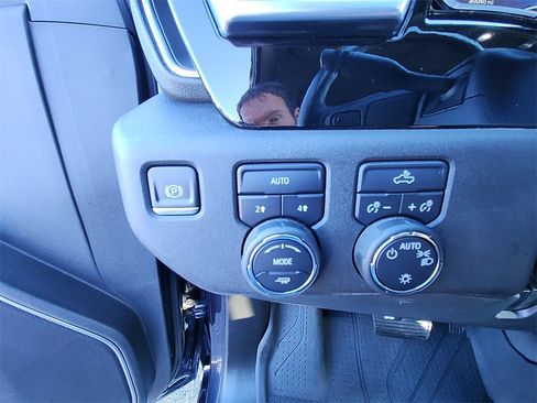 Used 2022 Chevrolet Silverado 1500 LT w/ Protection Package image 21