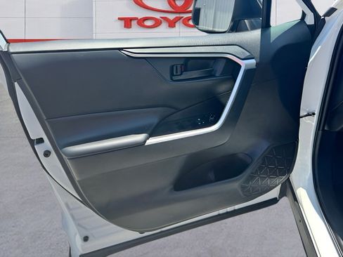 Used 2025 Toyota RAV4 LE AWD/4WD image 12