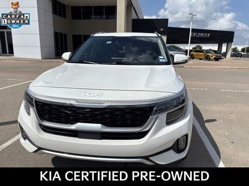 Certified 2022 Kia Seltos SX w/ Sunroof Package AWD/4WD image 2