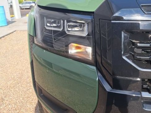 New 2026 Nissan Frontier 2WD Crew Cab image 9