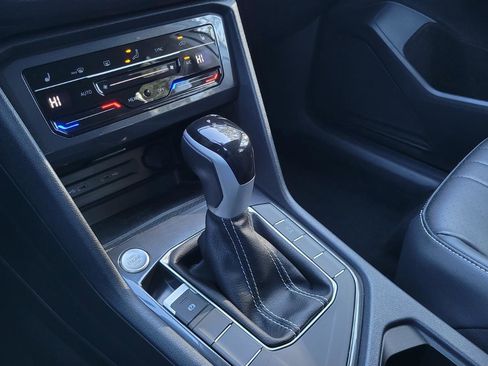 Certified 2024 Volkswagen Tiguan SE image 30