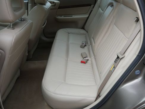 Used 2002 Chevrolet Impala LS w/ Seating Comfort Pkg FWD image 22