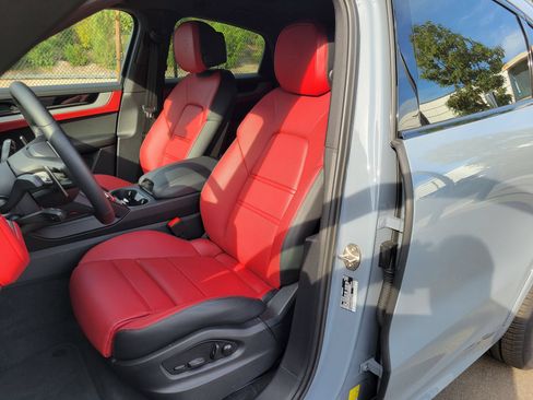 New 2025 Porsche Cayenne Coupe AWD/4WD image 5