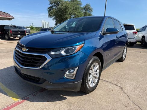 Used 2019 Chevrolet Equinox LT w/ Driver Convenience Package FWD image 3