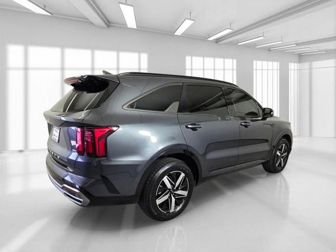 Used 2022 Kia Sorento S FWD image 8