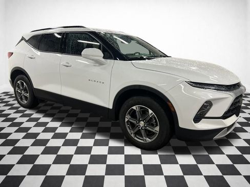 Certified 2025 Chevrolet Blazer LT w/ Convenience Package image 1