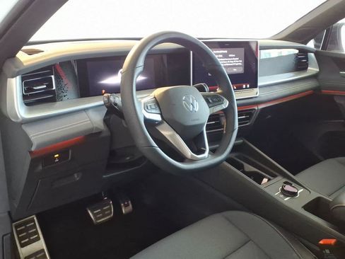 Certified 2026 Volkswagen Tiguan SE R-Line AWD/4WD image 9