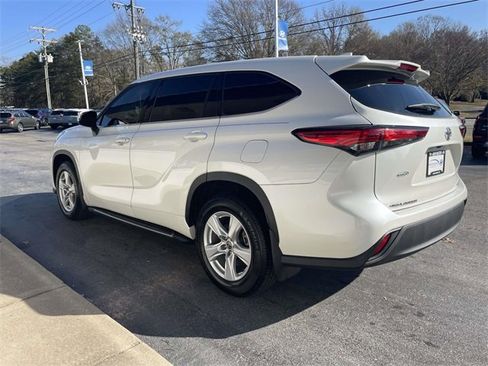Used 2020 Toyota Highlander L image 4