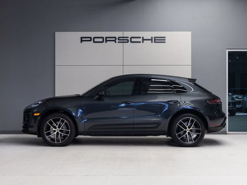 Certified 2024 Porsche Macan AWD/4WD image 2
