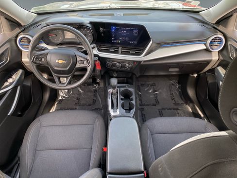 Used 2025 Chevrolet Trax LS FWD image 10