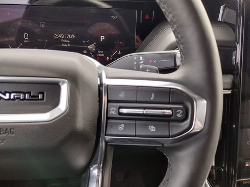 Used 2025 GMC Yukon XL Denali AWD/4WD image 23