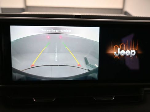 Used 2024 Jeep Wrangler Unlimited Sahara AWD/4WD image 10