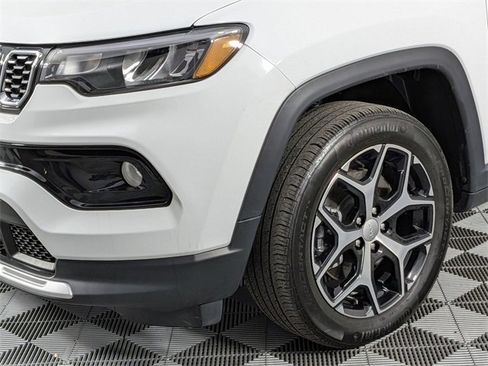 Used 2024 Jeep Compass Limited image 7