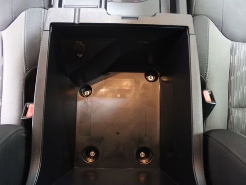 Used 2020 Toyota Tundra SR5 w/ SR5 Upgrade Package image 33