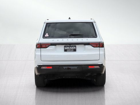 Used 2025 Jeep Wagoneer Series II w/ 8-Passenger Seating Package AWD/4WD image 4