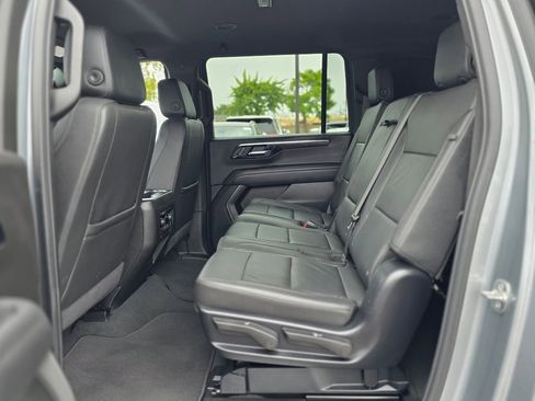 Used 2025 Chevrolet Suburban Z71 AWD/4WD image 17