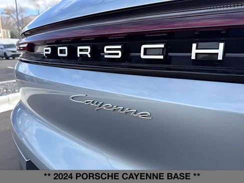 Used 2024 Porsche Cayenne w/ Premium Package AWD/4WD image 11