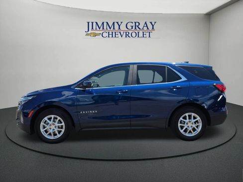 Used 2023 Chevrolet Equinox LT FWD image 2