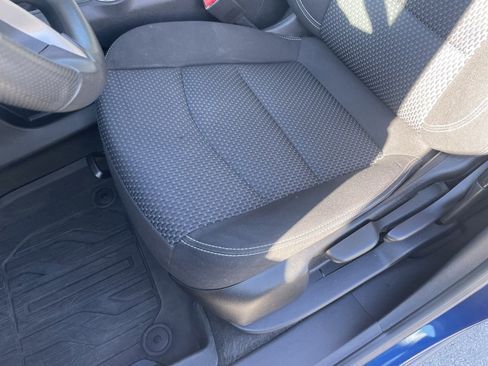 Used 2022 GMC Terrain SLE image 23