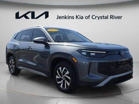 Used 2025 Volkswagen Tiguan S FWD image 1