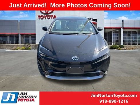 Used 2023 Toyota Prius Limited w/ Limited Premium Package image 2