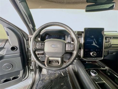 Used 2023 Ford Expedition Platinum image 13