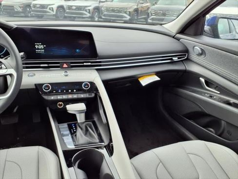 New 2025 Hyundai Elantra Limited image 13
