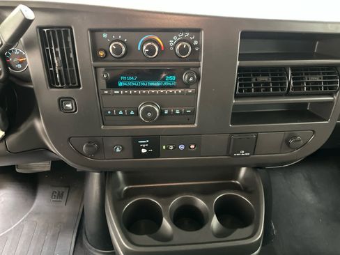 Used 2025 Chevrolet Express 3500 LS image 5