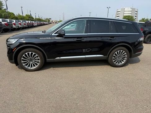Used 2024 Lincoln Aviator AWD w/ Premium Package image 7