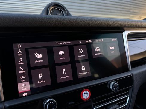 Certified 2026 Porsche Macan image 18