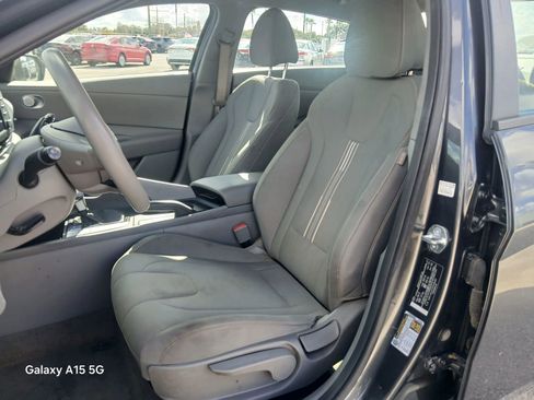 Used 2023 Hyundai Elantra SEL image 12