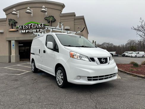 Used 2017 Nissan NV200 SV image 3