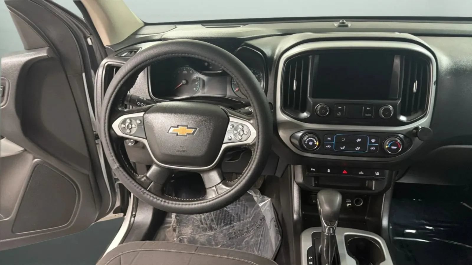 Used 2022 Chevrolet Colorado LT w/ Fleet Safety Package RWD image 10