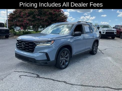 Used 2025 Honda Pilot Sport image 1