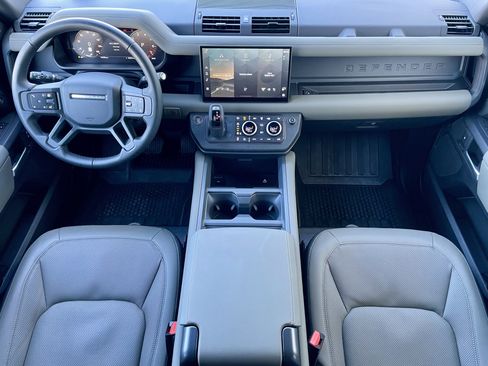 Used 2025 Land Rover Defender 110 X-Dynamic SE image 16