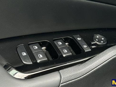 Used 2025 Kia Sportage SX image 12