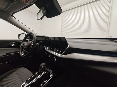 Certified 2024 Chevrolet Trax LT w/ Driver Confidence Package image 23