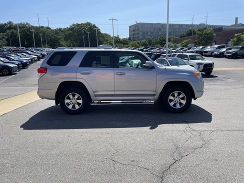 Used 2011 Toyota 4Runner SR5 AWD/4WD image 7