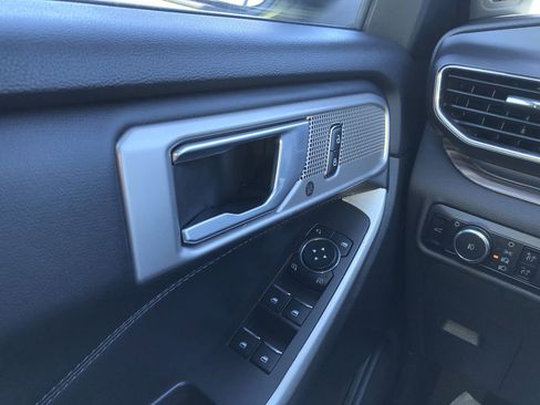 Used 2023 Ford Explorer Limited image 14