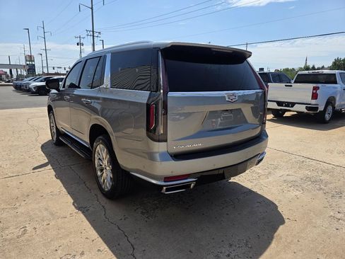 Used 2024 Cadillac Escalade Premium Luxury AWD/4WD image 6
