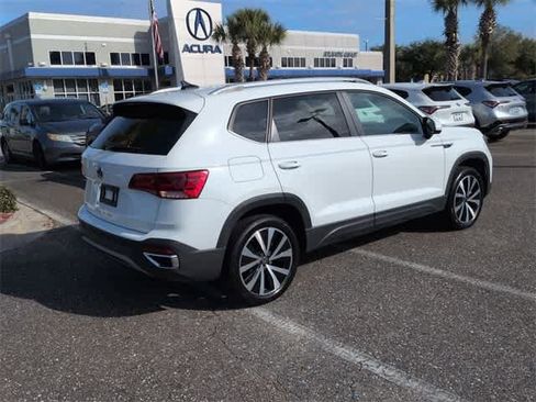 Used 2024 Volkswagen Taos SE image 8