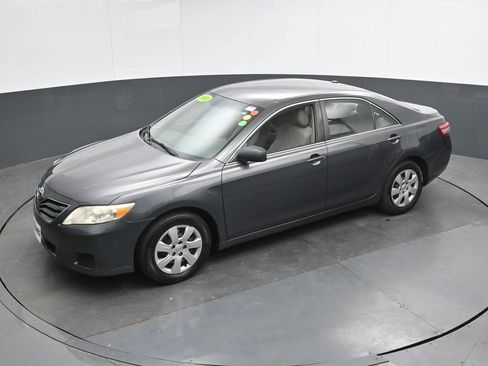 Used 2010 Toyota Camry LE FWD image 29