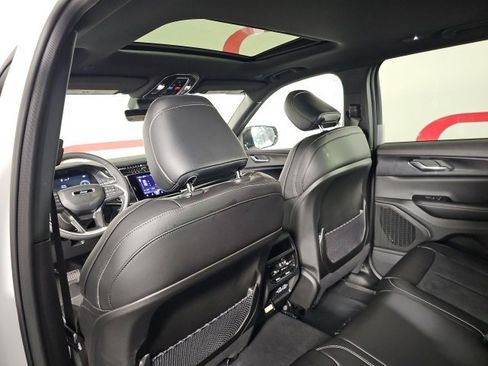 New 2025 Jeep Grand Cherokee 4WD image 12