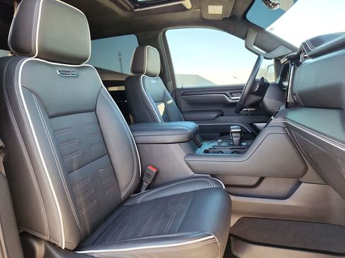 Used 2024 GMC Sierra 1500 AT4X image 18