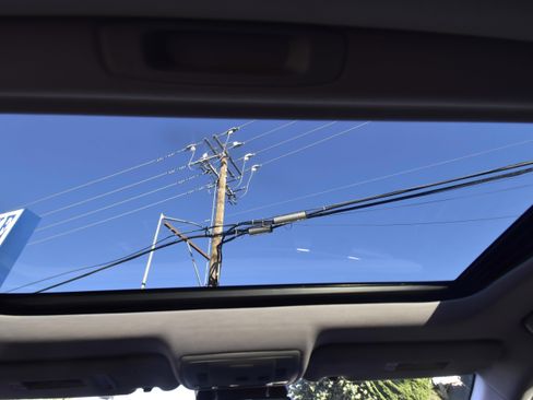 Used 2017 Lexus ES 300h w/ Navigation System Package image 21